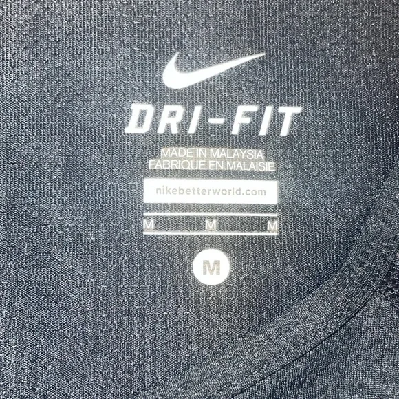 Nike Lot of Workout/gym/running clothes.  Pullover, shorts, tank top, tee shirt‎ - Picture 4 of 14